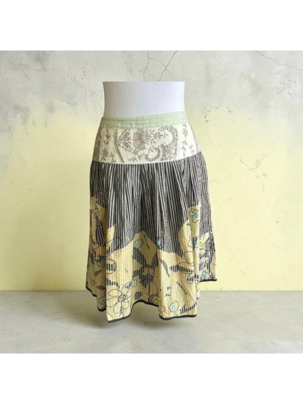 CAbi Style 917 Treasure Flare Full Skirt Drop Waist Size 6 100% Cotton